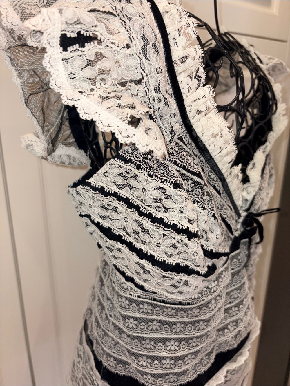 authentic vintage 2000s (Y2K) Anna Sui lace blouse in a US Size 8.